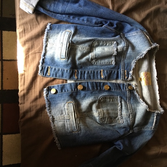 Jean jacket - Picture 1 of 2